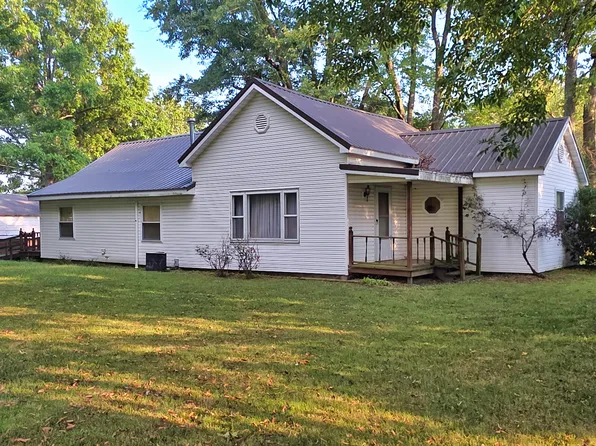 1401 Main Cross St, Xenia, IL 62899