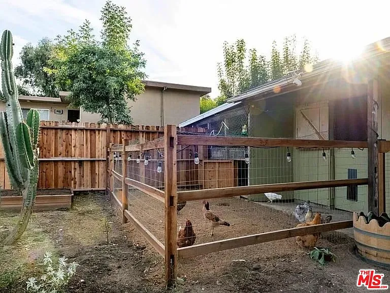 4328 Edenhurst Ave — Photo 37