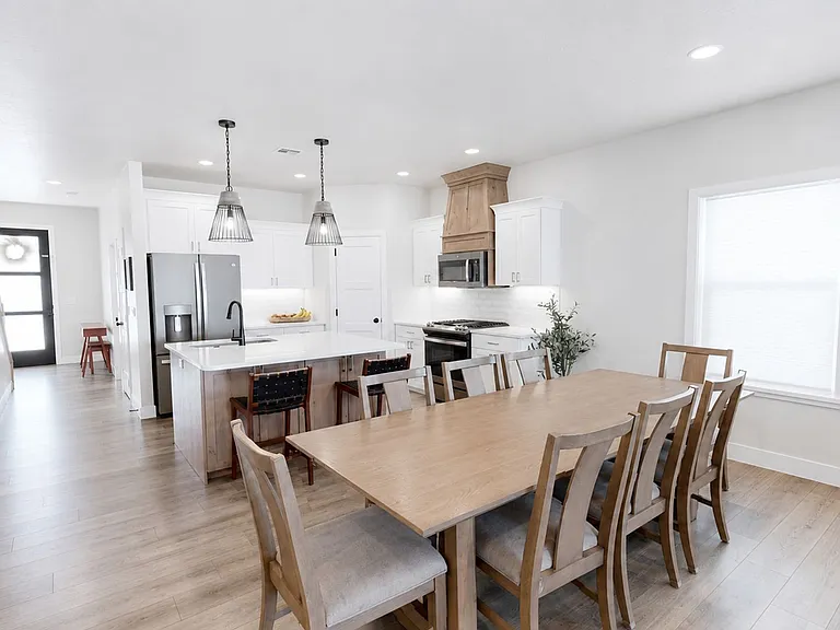1127 E 4240 N — Photo 15