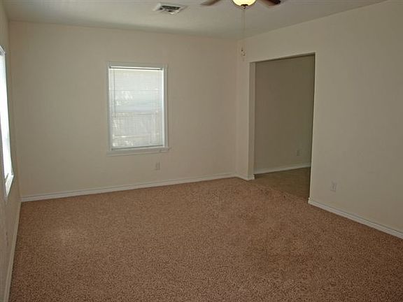 4th image of 1129 NW Oak Ave