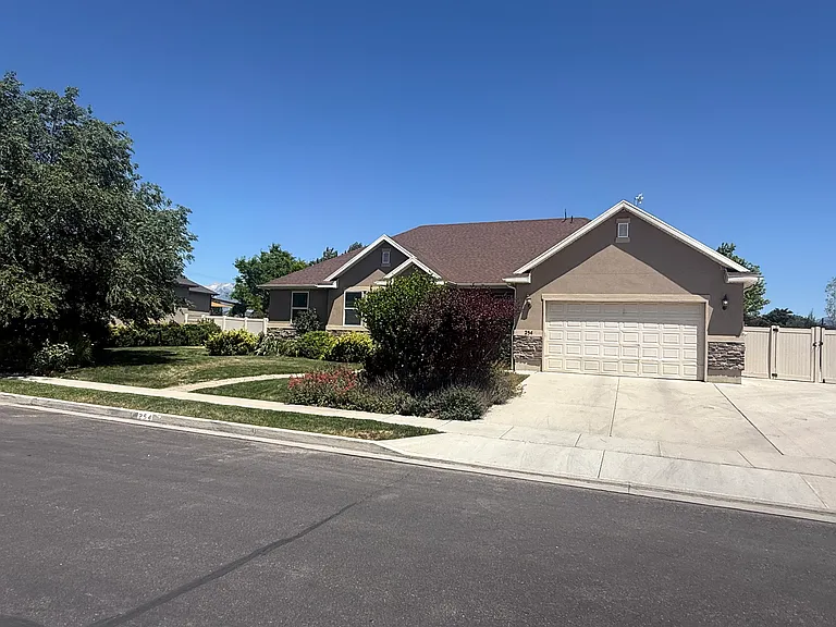 254 N Constitution Dr W — Photo 36