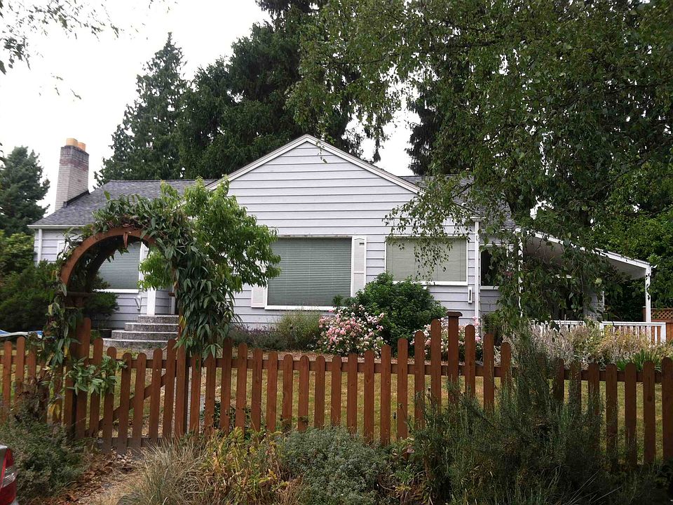 2nd image of 1916 NE 105th St