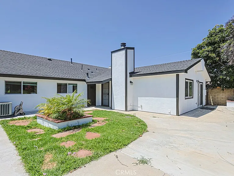 11851 Wisteria Ave — Photo 42