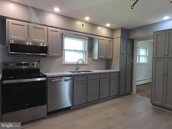 2nd image of 546 Clymer Ave