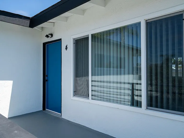 239/241 Avenida Pelayo — Photo 4