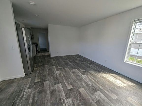 4th image of 306 Oak Ln #108