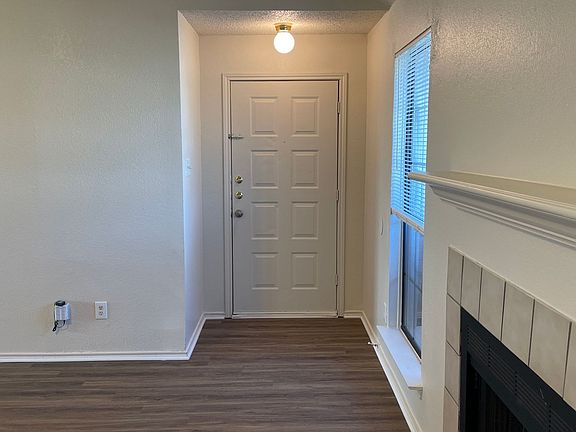 3rd image of 715 Ballard St