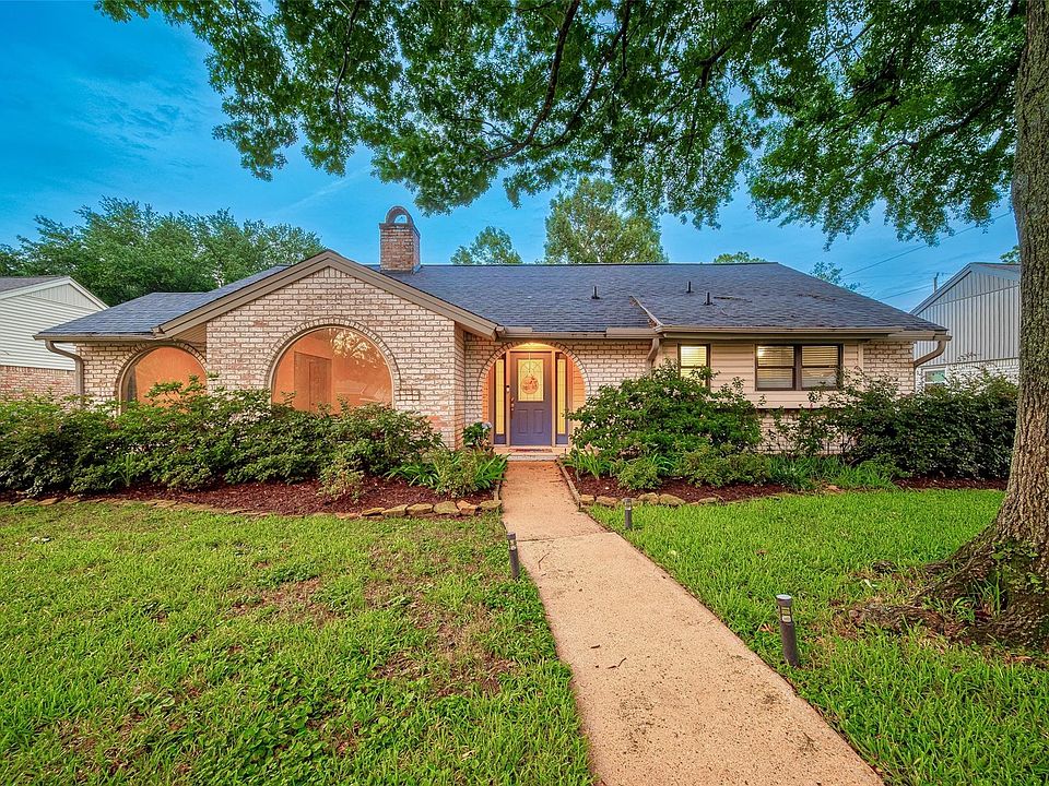 1st image of 2514 Pine Village Dr