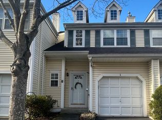 3 Chelsea Dr, Smithtown, NY 11787