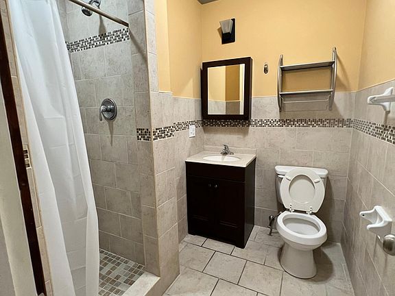 4th image of 3223 Wallace St #3