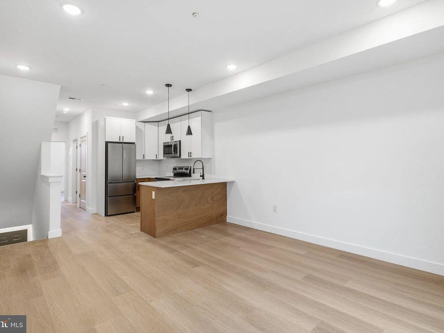 3 bed, 2.5 bath, $1,850 — Photo 3