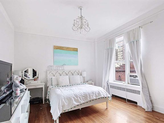 4th image of 27 E 94th St APT 4A