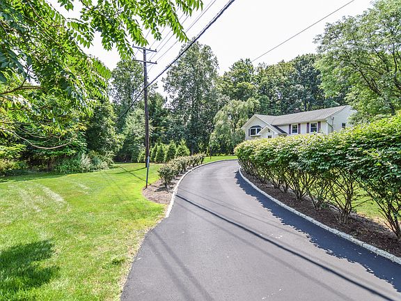 4th image of 73 Queen Ct