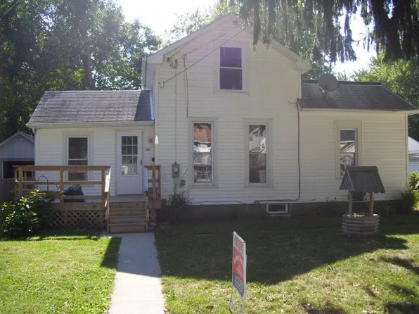 107 W Park St, Morrison, IL 61270