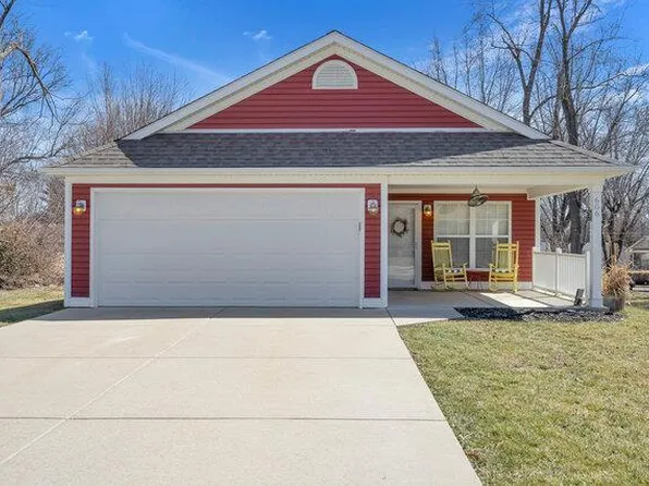 606 S 3rd St, Warrenton, MO 63383