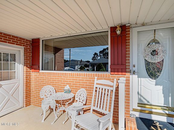 2nd image of 21 Cabrillo Boulevard