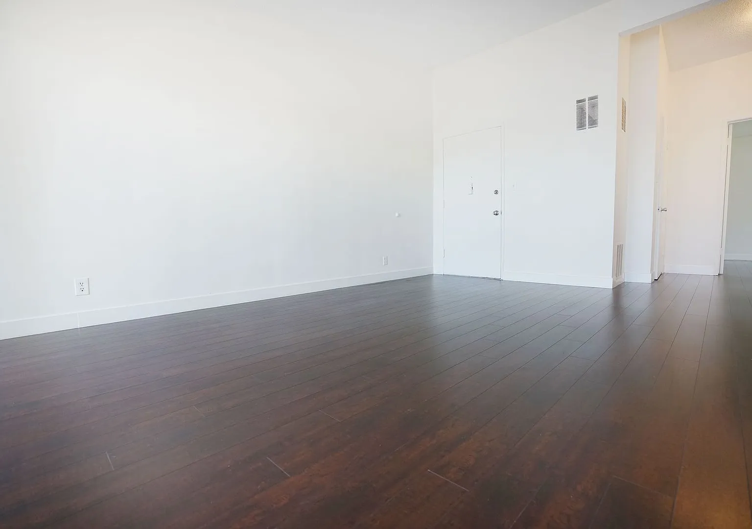 Larrabee 1218 — Photo 3
