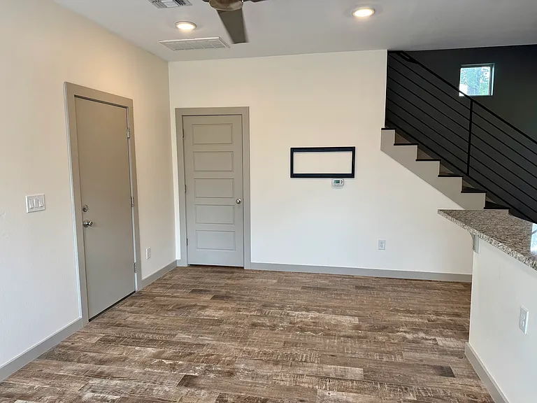 5300 Samuel Huston Ave #B — Photo 20