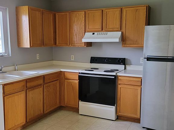 3rd image of 1622 W Dakota St #1622