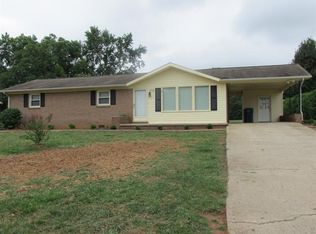 2010 34th Avenue Dr NE, Hickory, NC 28601