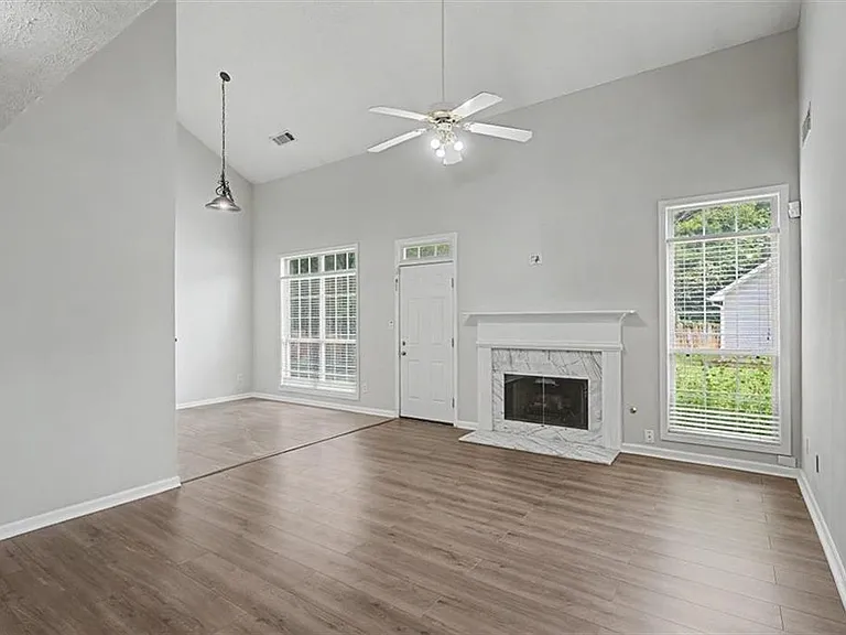 665 Peachtree Trails Dr — Photo 6