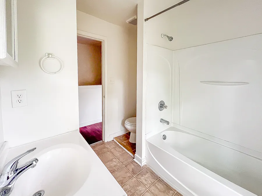 5 bed, 2.5 bath, 1984 sqft, $1,599 — Photo 2