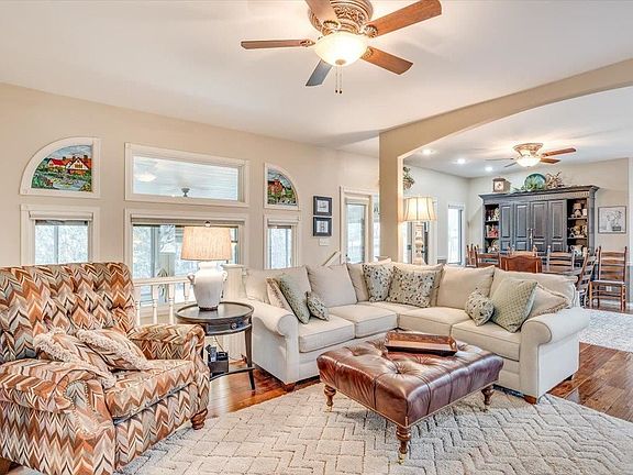 5th image of 1619 E Tiara Pines Ct