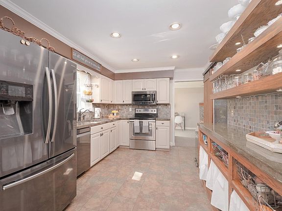 4th image of 1670 Riverdee Ct