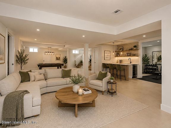 3rd image of 388 Arden Ave
