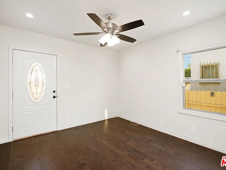 422 S Clark Dr — Photo 16