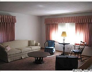 4th image of 520 Lynch Ave