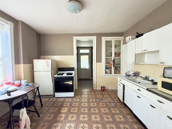 4th image of 739 Regina Ave