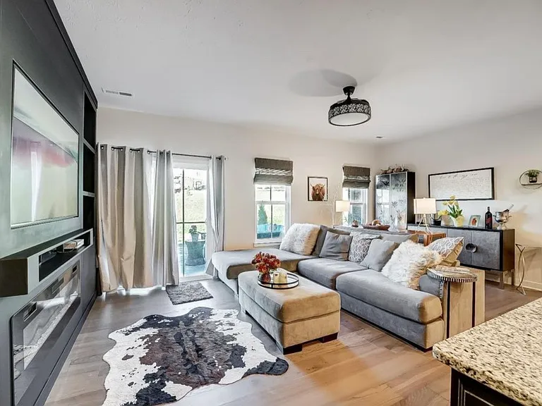 7883 Pinnacle Point Dr — Photo 32