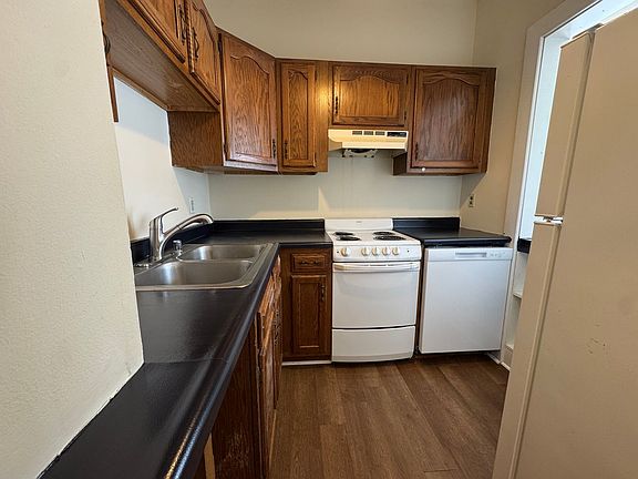 4th image of 1366 College St APT E