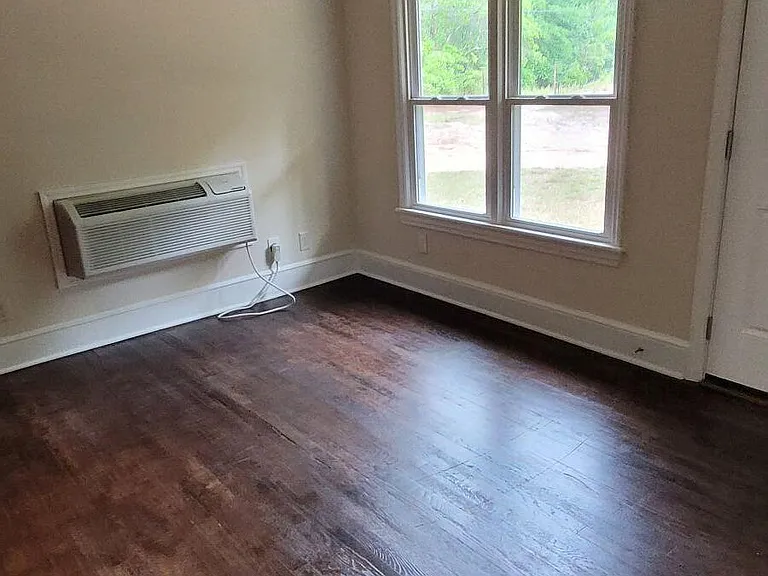 134 Zachmann St — Photo 4