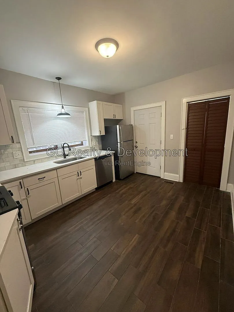 3 bed, 2.0 bath, 1700 sqft, $2,295 — Photo 4
