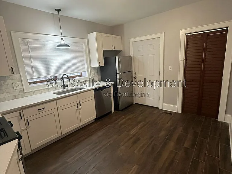 2326 W 25th St #1 — Photo 4