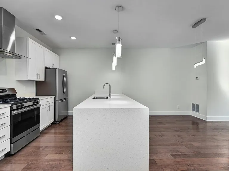 1244 W 70th St — Photo 14