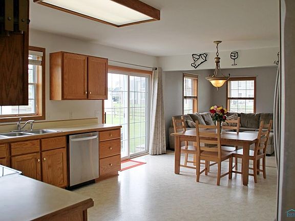 4th image of 1229 Finch Dr