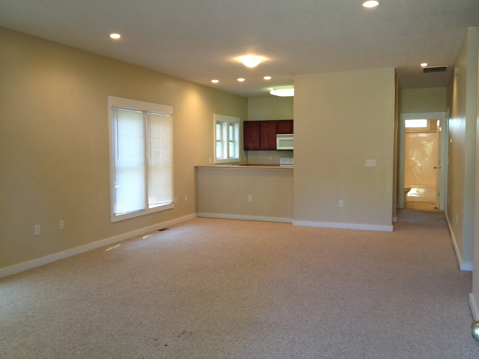 3 bed, 2.0 bath, 1450 sqft, $1,995 — Photo 4