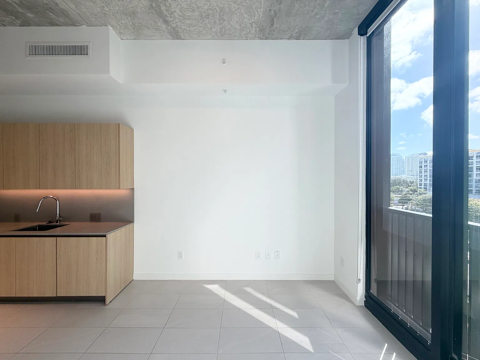 1 bed, 550 sqft, $2,261 — Photo 4