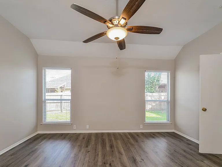 802 Lake Bridge Dr — Photo 11