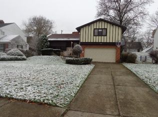 3072 Keswick Rd, Cleveland, OH 44120