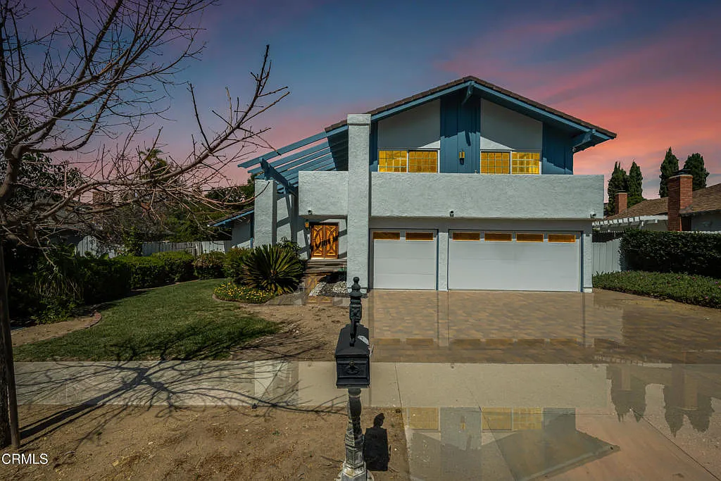 4 bed, 2.5 bath, 2532 sqft, $5,100 — Photo 1