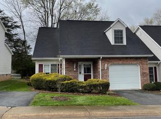 14 Cherokee Ridge Ct, Johnson City, TN 37604