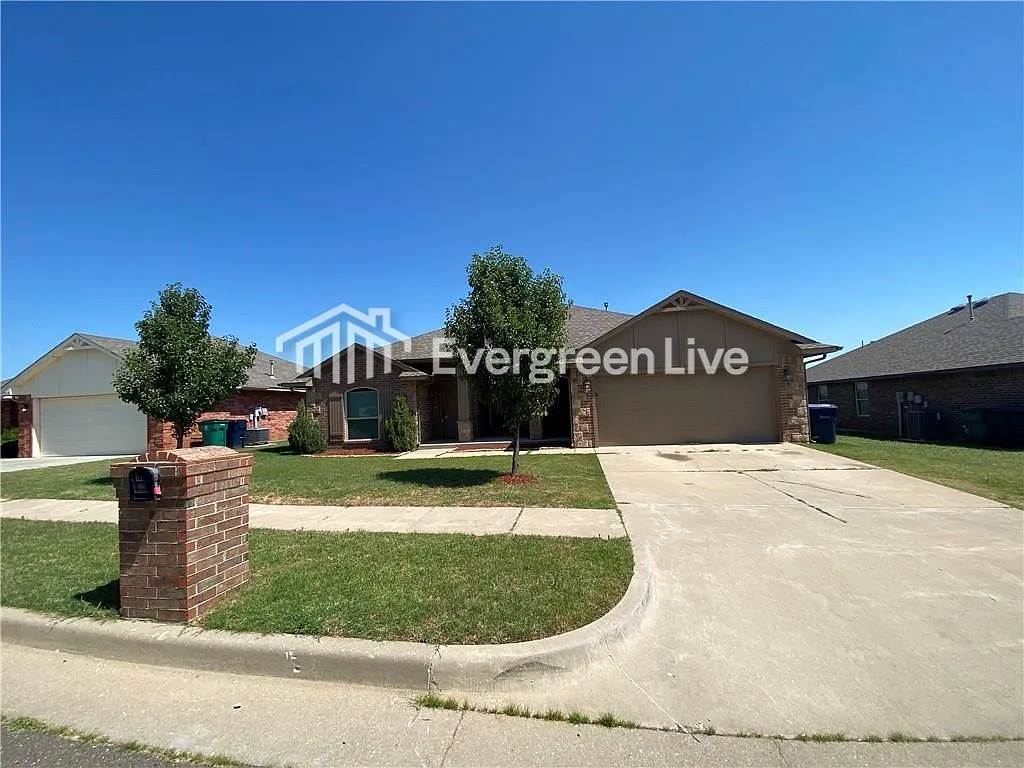 4 bed, 2.0 bath, 1823 sqft, $1,595 — Photo 2