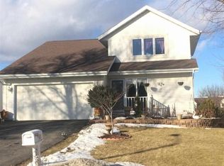 14 Newbury Cir, Madison, WI 53711