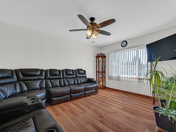 3rd image of 327 Emery Ave