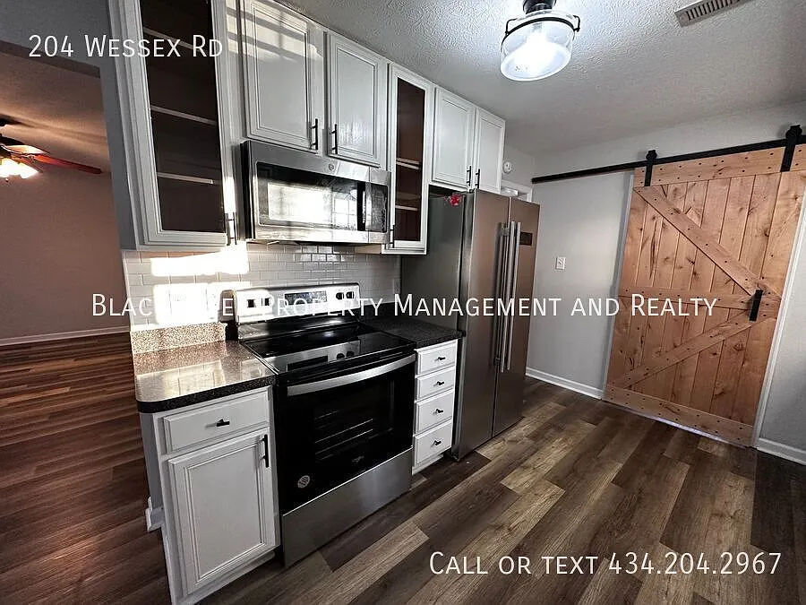 3 Bedroom Home in New Towne! — Photo 3