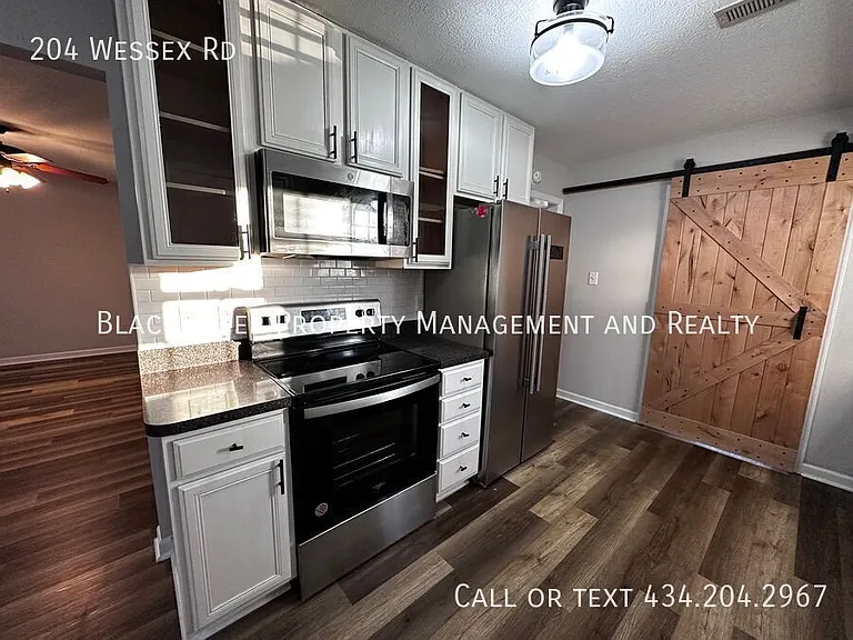 204 Wessex Rd — Photo 3